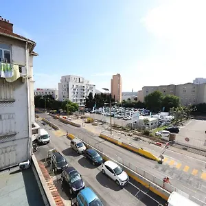 T2 Refait A Neuf Au Porte Du Velodrome - Parc Chanot , Marseille France