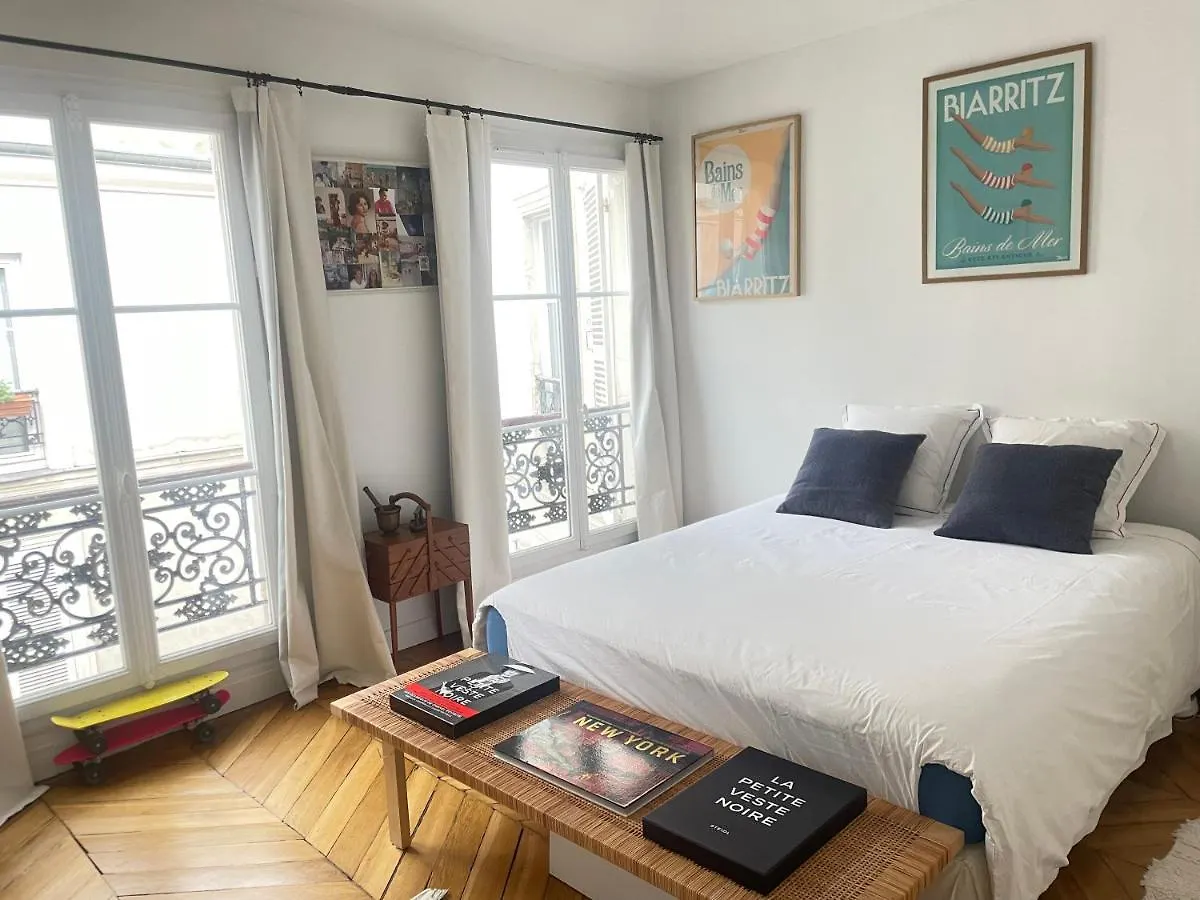 Appartement Au Pied De Montmartre à Paris France